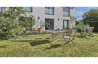 Wohnung kaufen in Hochriesstraße, 83112 Frasdorf, Erdgeschosswohnung mit Sonnenterrasse und herrlichem Grundstück - Bergblick und Seenähe!