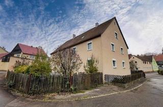 Haus kaufen in Am Brunnen, 91589 Aurach, Gut geschnittenes Zweifamilienhaus im Ortskern von Weinberg.