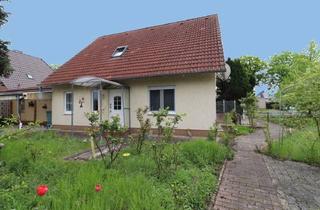Einfamilienhaus kaufen in Geschwister-Scholl-Str. 5B, 39646 Oebisfelde, Gepflegtes EFH mit viel Platz, neuer Heizung, Garage und Garten in ruhiger Lage !