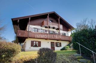 Haus kaufen in Hubertusstraße 31, 94327 Bogen, Idyllisches Hanghaus mit Einliegerwohnung, PV-Anlage und Ausblick in Bogen
