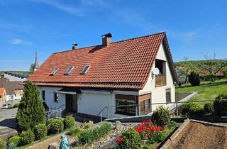Einfamilienhaus kaufen in 97618 Hohenroth, Hohenroth - Großzügiges Einfamilienhaus & Garten, 2 Garagen in Wargolshausen