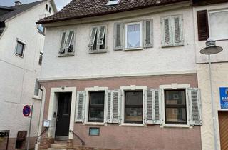 Doppelhaushälfte kaufen in 74348 Lauffen, Erhaltenswerte Doppelhaushälfte in zentraler Lage in Lauffen