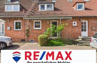 Reihenhaus kaufen in Robert-Koch-Straße 136, 24537 Neumünster, Charmantes Reihenhaus mit Garten, Kamin und Potenzial – ideal für kleine Familien!
