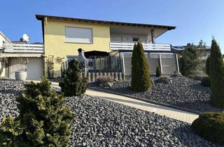 Haus kaufen in 56651 Niederzissen, Verkauf eines gepflegten Zweifamilienhauses-vermietet- mit Garagen in Niederzissen