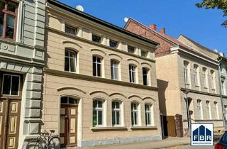 Mehrfamilienhaus kaufen in 19300 Grabow, Solides Mehrfamilienhaus mit drei Wohneinheiten im Herzen von Grabow