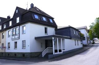 Haus kaufen in Hubertusstraße 14, 59929 Brilon, Seltene Gelegenheit: 3 ETW im Paket oder einzeln zu erwerben - solides Investment in bester Lage!