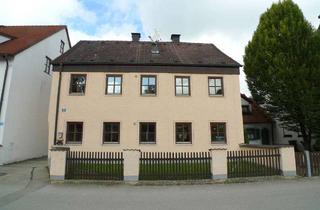 Anlageobjekt in 85405 Nandlstadt, Renoviertes 2-Parteien-Haus in perfekter zentral. Lage, 2 Wohnungen mit Gge., gut vermietbar.