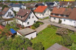 Einfamilienhaus kaufen in 75233 Tiefenbronn, Freistehendes EFH in Mühlhausen mit großem Garten, Garagen und weiterem Baupotenzial
