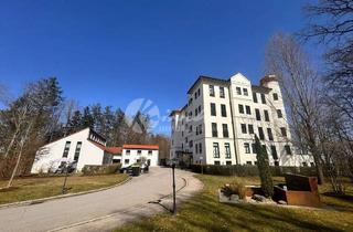 Wohnung kaufen in 86399 Bobingen, Zuhause mit Charakter – 2-Zimmer-Maisonette im Schlossensemble