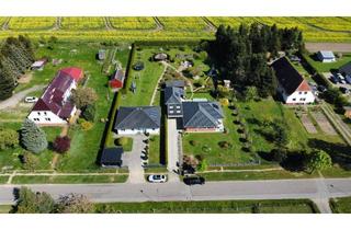 Haus kaufen in Satower Weg 11 a 11 b, 17213 Fünfseen, Zwei neuwertige Häuser auf traumhaften Parkgrundstück