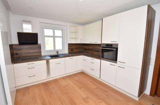 Haus mieten in Abteistraße, 09353 Oberlungwitz, Hochwertig saniertes Mehrgenerationenhaus mit Balkon & Garten auf 4 Etagen zur Miete!