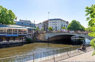 Anlageobjekt in Paul-Lincke-Ufer 38, 10999 Kreuzberg, Rented 2-room attic apartment with a view of the Landwehrkanal