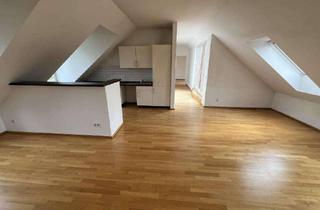 Wohnung kaufen in Hocksteinweg 12c, 14165 Zehlendorf, Charmante DG Wohnung zum Sofort Einziehen!