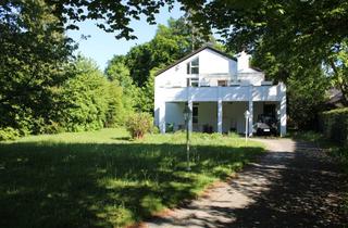 Wohnung mieten in 82031 Grünwald, Stilvolle 3-Raum-Etagenwohnung mit Balkon und Garten in bester Lage Grünwalds