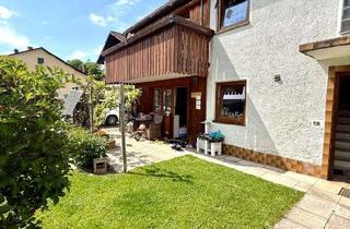 Wohnung kaufen in 84478 Waldkraiburg, Bachlage, modernisiert, 3-Zi.-Terrassen-WHG + Wohn-Nutzfläche im DG (zwei Räume, Sauna) + Garage