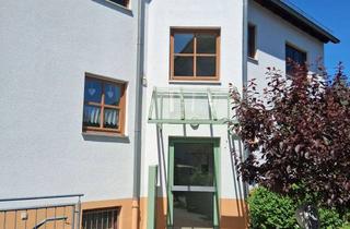 Wohnung kaufen in Holunderweg, 91074 Herzogenaurach, Gut geschnittene 2-Zimmer-Dachgeschosswohnung mit Balkon in Herzogenaurach