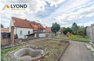 Haus kaufen in 39444 Hecklingen, Zweifamilienhaus in Hecklingen mit Garten, Nebengebäude und großem Potenzial!