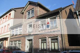 Anlageobjekt in 37603 Holzminden, Denkmalgeschütztes Mehrfamilien-Fachwerkhaus mit Solling-Sandsteinbehang in historischer Altstadt