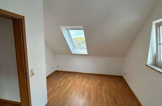 Wohnung mieten in Tüllingerstrasse 69, 79539 Lörrach, Grosse 3-Zimmer-Dachgeschosswohnung, 82,65 qm, mit Einbauküche in Lörrach