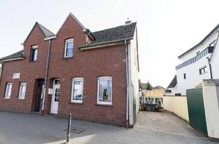 Doppelhaushälfte kaufen in 41539 Dormagen, Dormagen-Innenstadt: Vermietete Doppelhaushälfte auf großem Grundstück