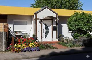 Wohnung kaufen in 23611 Bad Schwartau, Besondere Eigentumswohnung mit Balkon und Carport