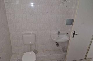 Wohnung kaufen in 08340 Schwarzenberg, Renditeobjekt mit Charme: Renovierungsbedürftige 2-Zimmer-Wohnung