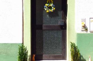 Haus kaufen in 74385 Pleidelsheim, Großzügiges 2-Familienhaus mit 1-Zi.-Appartment in ruhiger Lage von Pleidelsheim!