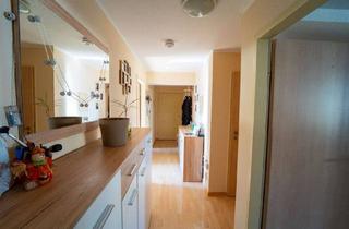 Wohnung kaufen in 61381 Friedrichsdorf, Friedrichsdorf - Park Immobilien - Gemütliche 4-Zimmer-ETW mit Balkon und TG-Platz