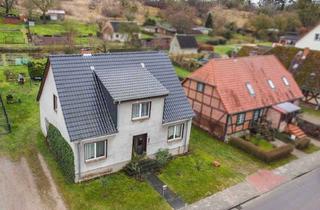 Einfamilienhaus kaufen in 17139 Basedow, Charmantes Sanierungsobjekt: Einfamilienhaus mit Garten & Garage in bester Lage von Basedow