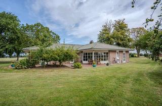 Haus kaufen in 24217 Schönberg (Holstein), Strandnahe Idylle: Zweifamilienhaus mit großem Garten