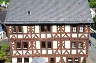 Haus kaufen in 35756 Mittenaar, Mittenaar - Denkmalgeschütztes Fachwerkhaus mit Scheune in Mittenaar - großzügiges Anwesen mit Geschichte