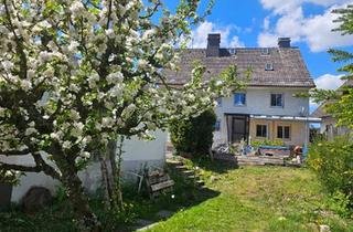 Haus kaufen in 79853 Lenzkirch, Lenzkirch - Charmantes Ein-Zweifamilienhaus mit großem Garten, 5 Garagen
