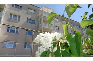 Wohnung mieten in 06667 Weißenfels, Weißenfels - 3-Raum-Wohnung mit Balkon und traumhaften Ausblick