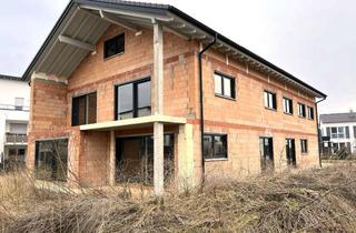 Haus kaufen in 86690 Mertingen, Wohnhaus-Rohbau mit Dach, Fenster, teilw.Rohinst. u. 4 intergr. Garagen in 86690 Mertingen!