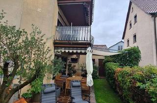 Haus kaufen in 97209 Veitshöchheim, Mehrfamilienwohnhaus mit schönem Grundstück auch als Mehrgenerationenhaus bestens geeignet