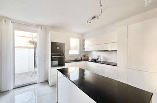 Mehrfamilienhaus kaufen in 63165 Mühlheim, DREIFACH STARK Mehrfamilienhaus mit drei Wohneinheiten und drei Stellplätzen in Mühlheim am Main!