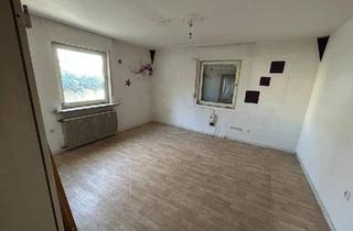 Wohnung kaufen in 97084 Würzburg, Würzburg - Sanierungsbedürftige Erdgeschosswohnung mit Garten