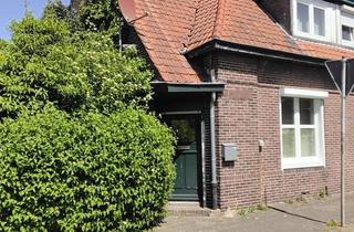 Wohnung kaufen in 48599 Gronau, Charmantes, denkmalgeschütztes, vermietetes und teilweise modernisiertes Reihenendhaus mit Garage