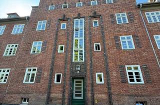 Wohnung kaufen in Wulflamufer 16, 18439 Frankenvorstadt, Großzügige Dachgeschosswohnung mit 118 m² in begehrter Wasserlage am Wulflamufer
