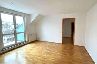 Wohnung mieten in Obere Straße 18-20, 07318 Saalfeld, Sanierte DG-Wohnung mit drei Zimmern sowie Balkon und Einbauküche in Saalfeld/Saale