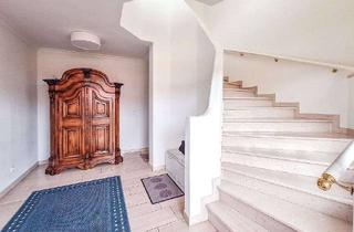 Haus kaufen in 23627 Groß Grönau, Imposante Maisonette-Wohnung mit Haus-im-Haus-Charakter, 4 Balkonen, Doppelcarport und Sauna!