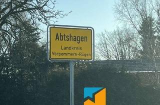 Doppelhaushälfte kaufen in 18510 Wittenhagen, Doppelhaushälfte mit idyllischem Garten, Hof und Nebengebäuden.