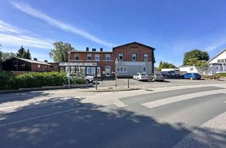Mehrfamilienhaus kaufen in 23619 Zarpen, Zarpen | Mehrfamilienhaus mit 3 Wohnungen, Bürofläche, Wintergarten und Ausbaureserve - ideal für Ka