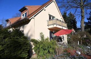 Mehrfamilienhaus kaufen in 14532 Kleinmachnow, Kleinmachnow - Mehrfamilienhaus mit drei Wohnungen und großem Garten in Kleinmachnow von Privat