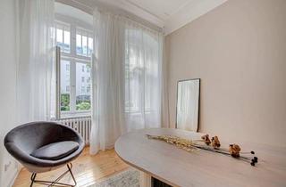Wohnung kaufen in Joachim-Friedrich-Straße 39-40, 10711 Berlin, Berlin - Unser kleines Erdgeschoss-Juwel: Wertig sanierte 2-Zimmer-Wohnung mit Stuck, Wohnküche, Terrasse
