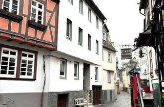 Mehrfamilienhaus kaufen in Burgstraße, 56346 St. Goarshausen, verfügbares Haus mit 3 Ferienwohnungen im Herzen von Sankt Goarshausen