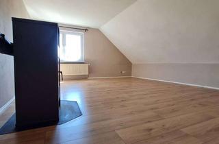 Wohnung mieten in Am Dorfplatz, 07646 Stadtroda, Freundliche und sanierte 3,5-Zimmer-Dachgeschosswohnung in Stadtroda, mit EBK und Garten