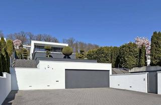 Haus kaufen in 71065 Sindelfingen, Exklusives puristisches Bauhaus mit Fernsicht und Tiefgarage im Gebiet "Unter den Weinbergen"