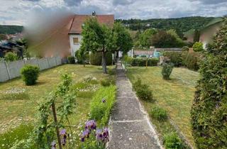 Doppelhaushälfte kaufen in 91171 Greding, Greding - Sanierungsbedürftige Doppelhaushälfte mit Garage, großem Garten