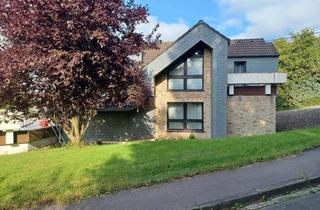 Wohnung kaufen in 51588 Nümbrecht, Für Singles oder Paare und Kapitalanleger: Besondere Wohnung im Architektenhaus mit Garage